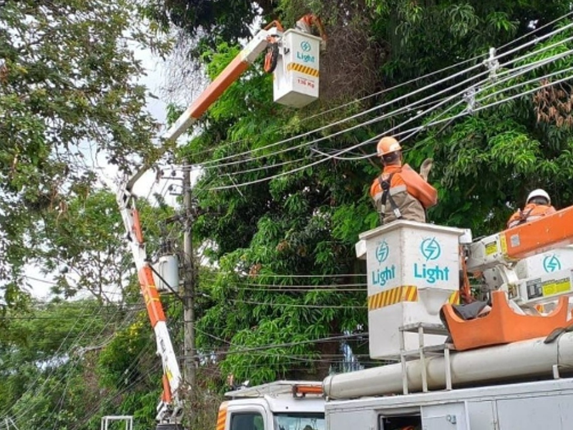 Negociações com a Light estão suspensas até que cessem os ataques