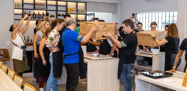 Montar bonsai, ter um dia de MasterChef: experiências engajam funcionários