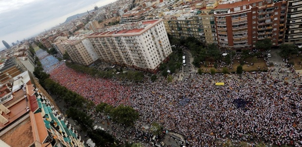 Multidão vai às ruas de Barcelona pedir a independência da Catalunha