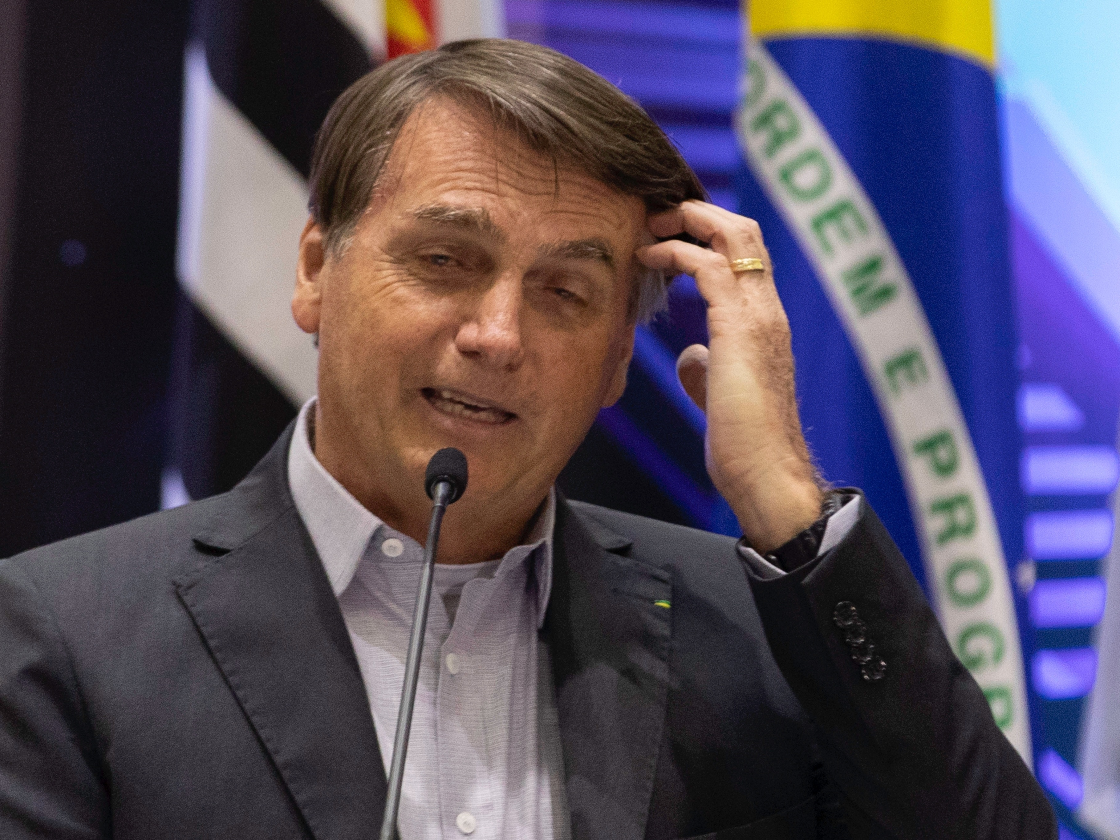 Ao torcer contra a vacina, Bolsonaro torce contra a vida dos brasileiros