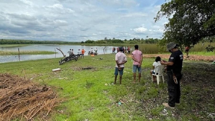 Canoa afundou próximo a povoado Macaúba, a 20 km do centro da cidade - PCPI/cortesia