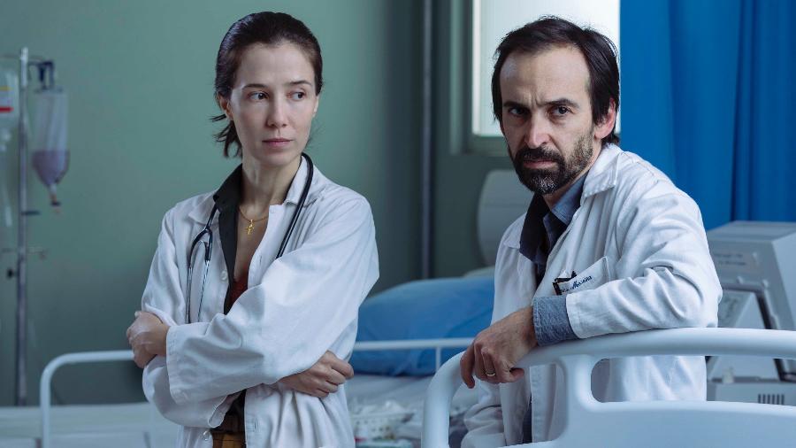 Marjorie Estiano (Carolina) e Julio Andrade (Evandro) na quinta temporada de "Sob Pressão" - Globo/ Victor Pollak
