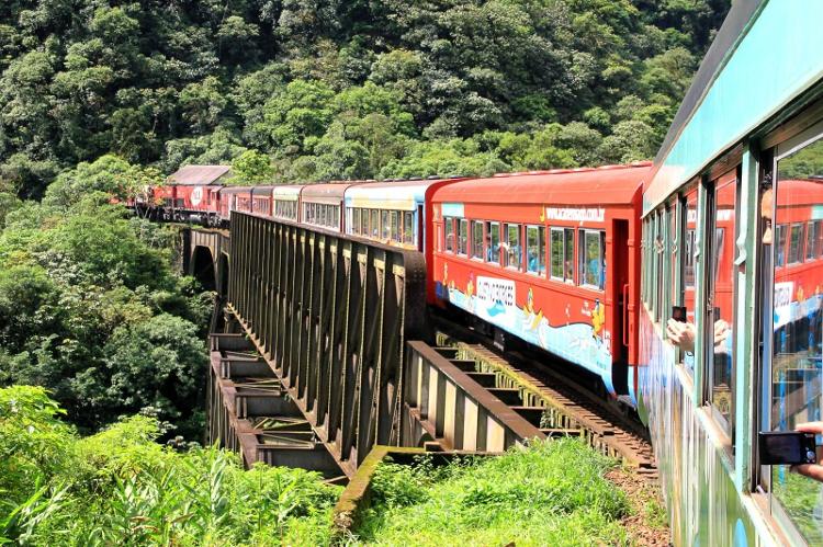 Trem turístico da Serra Verde Express