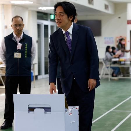 Lai Ching-te deposita voto nas eleições presidenciais em Taiwan em que saiu vencedor