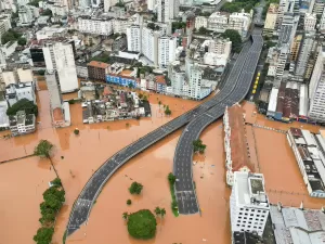 Italiano escapa da enchente em Porto Alegre com a família