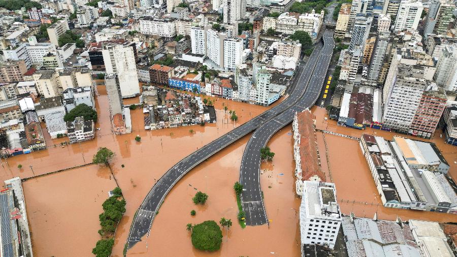Alagamento em Porto Alegre provocado por chuva recorde no RS 05/05/2024