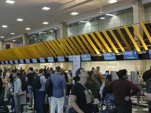 Perdeu o voo por causa da chuva? Saiba quais os direitos do consumidor