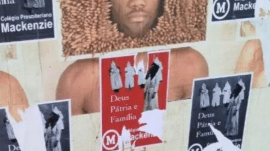 Panfletos com apologia ao grupo supremacista branco KKK colados no entorno do Mackenzie