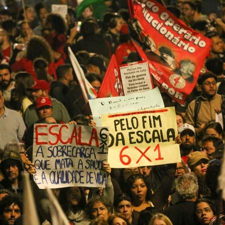 Manifestantes pedem fim da escala 6x1 na Avenida Paulista