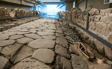 O trecho da antiga estrada foi descoberto ao sul de Roma durante obras de escavação para um novo restaurante McDonald's