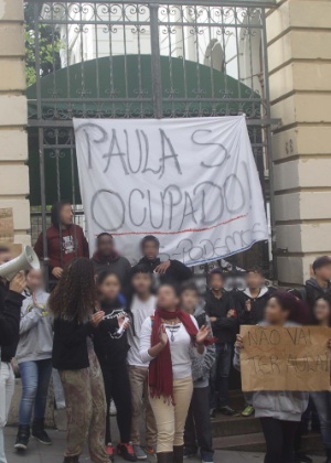 Escola estadual de Porto Alegre ocupadas em maio, em protesto de estudantes contra o governo gaúcho - José Carlos Daves/Futura Press/Estadão Conteúdo
