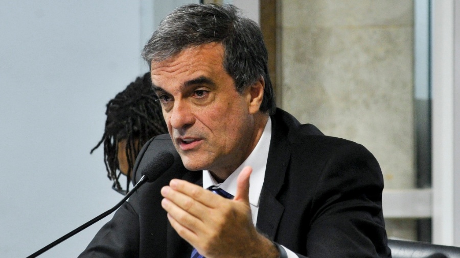 21.jun.2016 - O advogado da presidente afastada, Dilma Rousseff, e ex-ministro da Advocacia-Geral da União (AGU) José Eduardo Cardozo participa da comissão especial do impeachment no Senado - Geraldo Magela - 21.jun.2016/Agência Senado