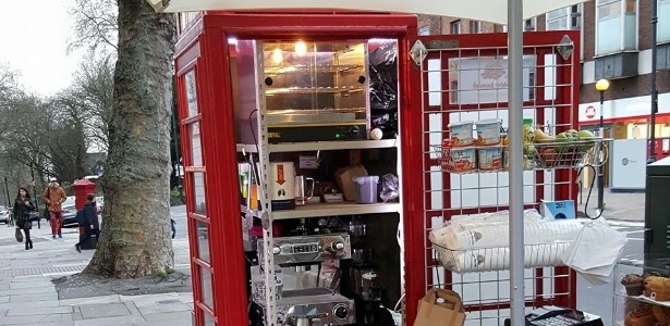 Britânico abre café em cabine telefônica fora de uso