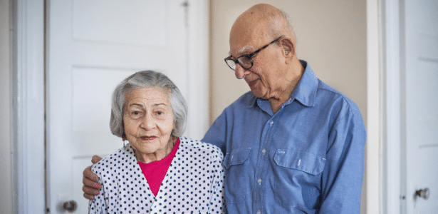 Rosa e Isaac Blum, que se apaixonaram há 75 anos, em sua casa no Brooklyn, Nova York - Joshua Bright/The New York Times