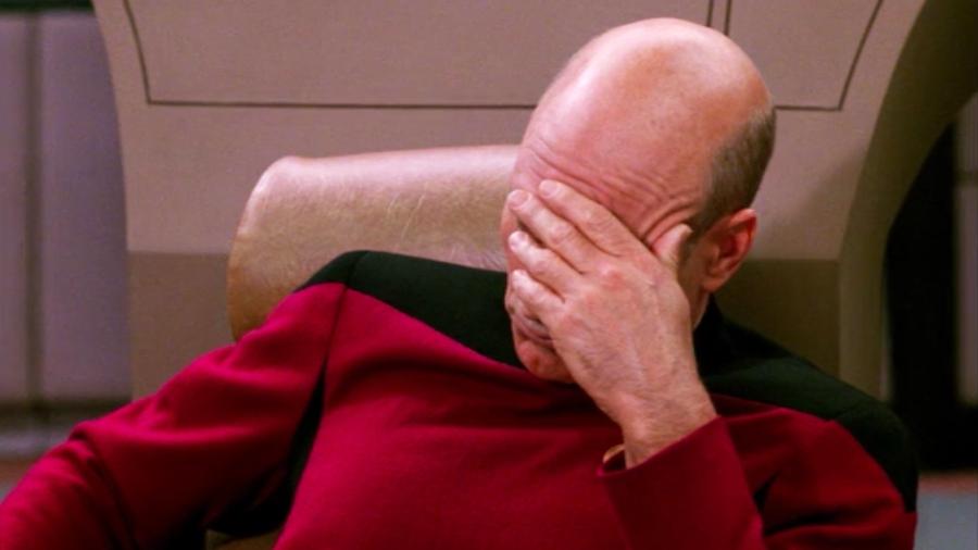 Só Picard e seu tradicional facepalm para expressar nossa reação com o cancelamento de mais um "Star Trek" - Reprodução