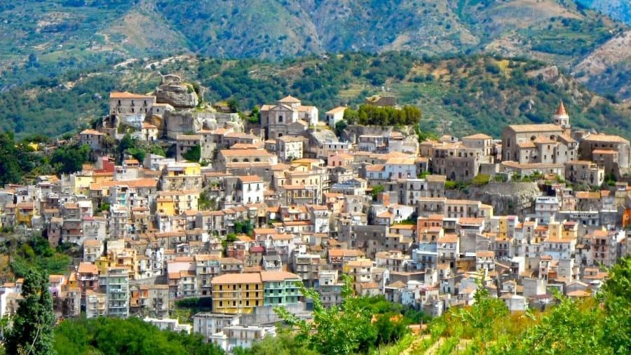 Castiglione di Sicilia está oferecendo casas abandonadas pelo preço de um café - Reprodução/Borghi Più Bella d"Italia