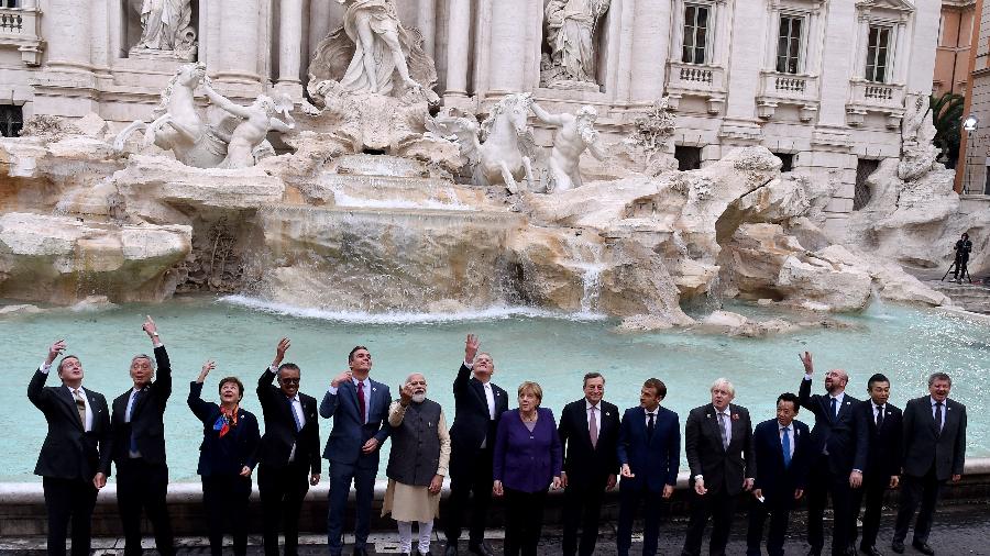 Líderes mundiais jogam moeda da sorte na Fontana di Trevi, em Roma, na Itália - ANDREAS SOLARO/AFP
