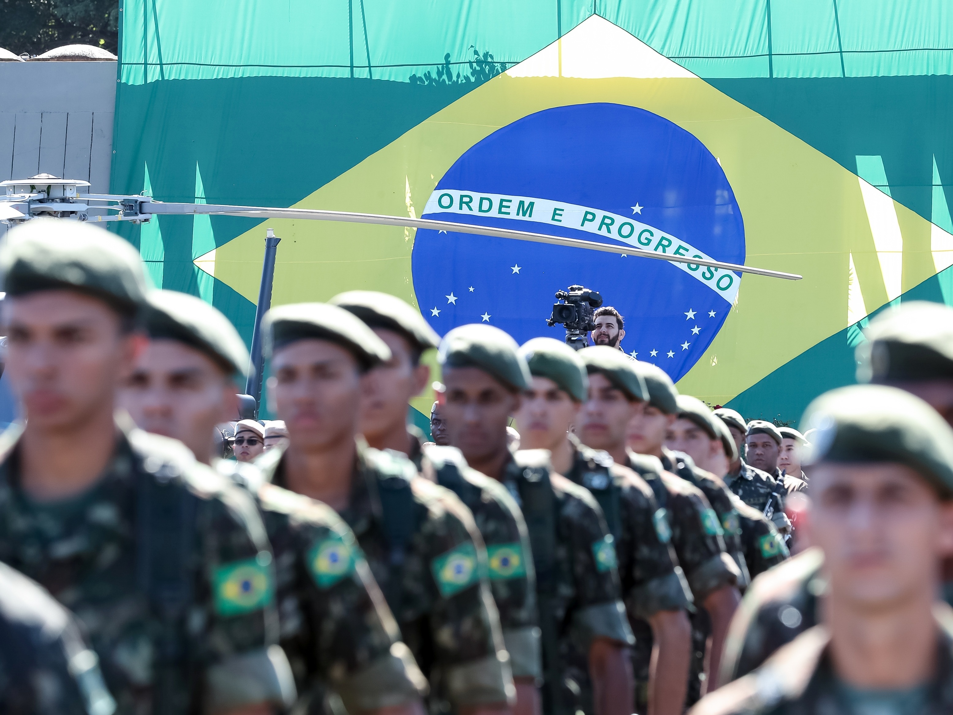 Ministério da Defesa convoca brasileiros para o alistamento militar