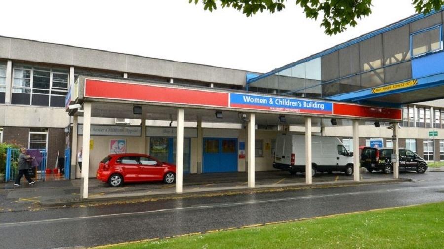 Enfermeira acusada de matar sete bebês em hospital da Inglaterra vai a julgamento - Reprodução, Daily Mirror