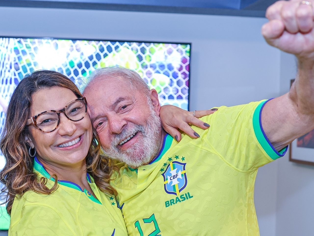 Brasil e Sérvia: Lula pede uso de verde e amarelo na copa