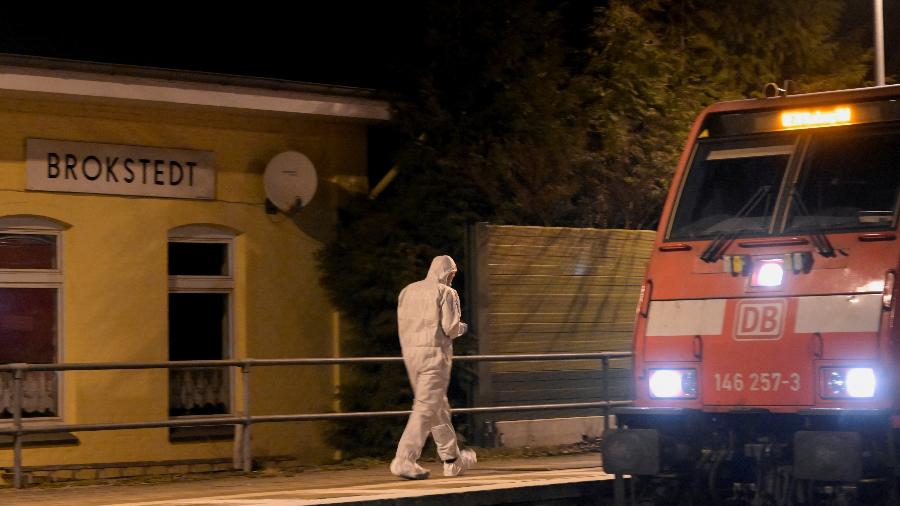 Duas pessoas morreram dentro do trem, que saiu de Kiel e estava a caminho de Hamburgo - FABIAN BIMMER/REUTERS