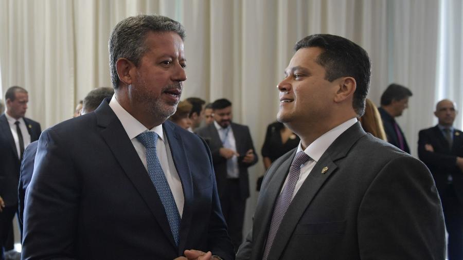 O presidente da Câmara, Arthur Lira (PP-AL), com o senador Davi Alcolumbre durante a posse do presidente Lula