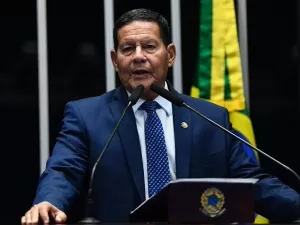 Braga Netto 'não representa nenhum risco' e prisão é 'atropelo', diz Mourão