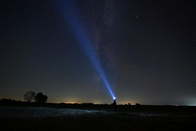 A Aurora Boreal e a chuva de meteoros Perseidas foram observadas no mesmo momento. O registro foi feito no distrito de Havelland, Brandenburg, Alemanha