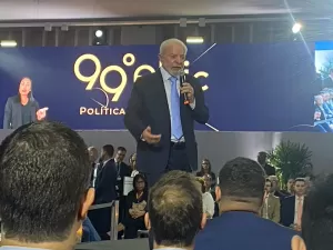 Em meio a corte de gastos, Lula promete dinheiro para construir banheiros