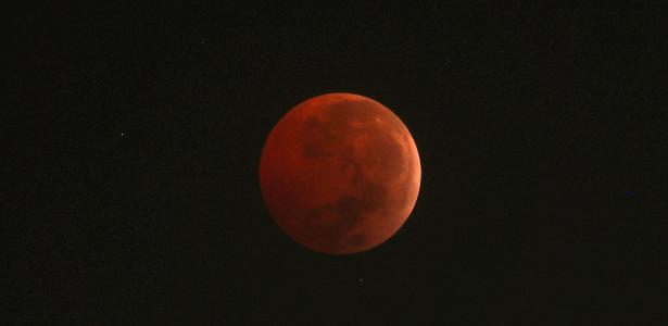Lua de sangue ocorre hoje; fenômeno terá transmissão ao vivo