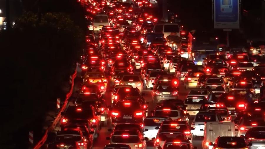 Moradores de Teerã tentam deixar a capital em meio ao conflito com Israel e geram grandes engarrafamentos Moradores de Teerã tentam deixar a capital em meio ao conflito com Israel e geram grandes engarrafamentos