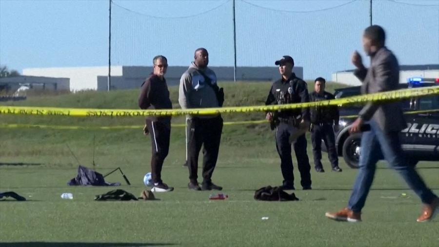 17.out.2026 - Policiais no local onde um veículo invadiu uma partida de futebol no Stryker Sports Complex, em Wichita, no Kansas (EUA) 17.out.2026 - Policiais no local onde um veículo invadiu uma partida de futebol no Stryker Sports Complex, em Wichita, no Kansas (EUA)