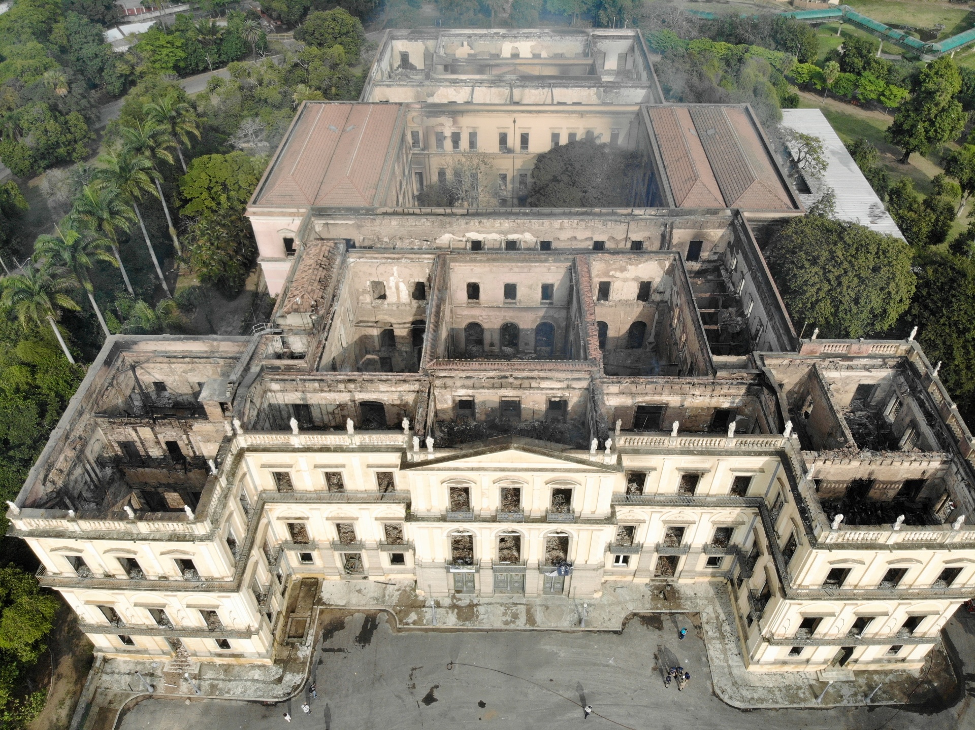 Exposição sobre Museu Nacional tem peça refeita por estudante