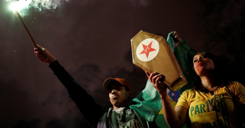 28.out.2018 - Eleitores de Bolsonaro celebram resultado das urnas em São Paulo