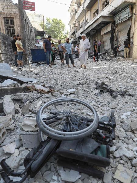 24.jul.2019 - Destroços de um prédio bombardeado em Ariha, sul da província de Idlib, na Síria - Omar Haj Kadour/AFP