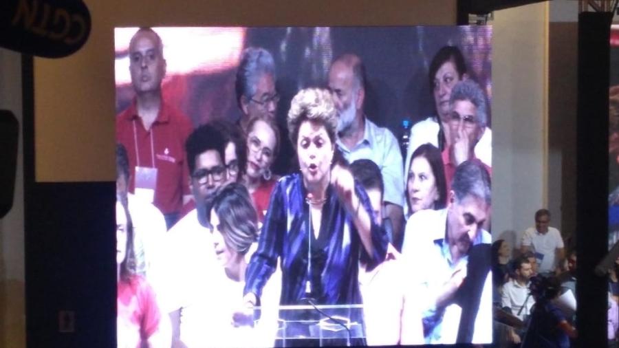 A ex-presidente Dilma Rousseff (PT) discursa em congresso do partido em São Paulo - Bernardo Barbosa/ UOL