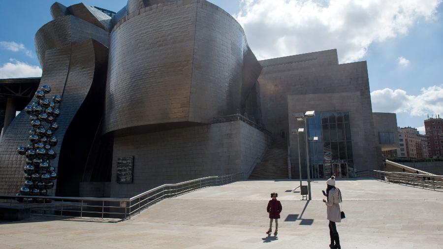 Pouco movimento no Museu Guggenheim de Bilbao, na Espanha - Ander Gillenea/AFP