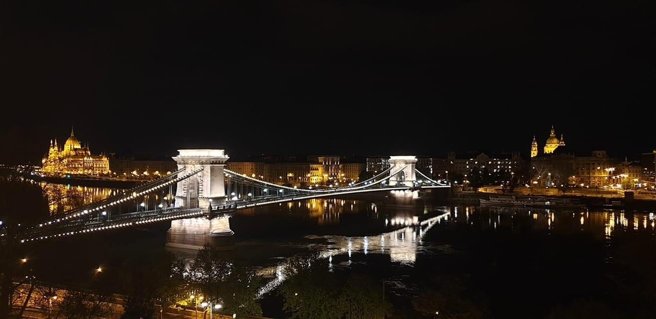 Budapeste, Hungria - Agnes Stugner‎/View From My Window/Facebook