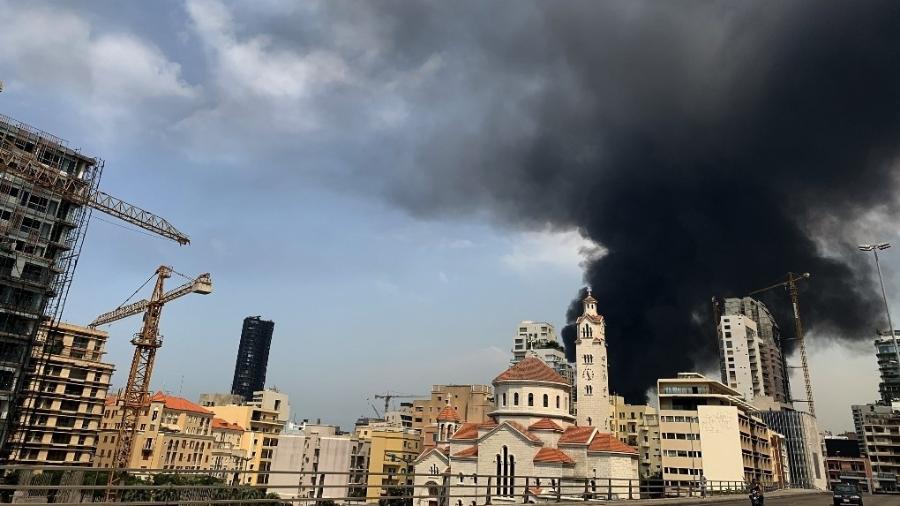 Incêndio atinge área do porto de Beirute um mês após grande explosão - Joseph Eid/AFP