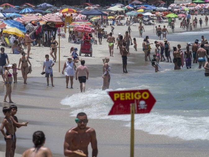 Com praias lotadas, prefeito vê covid-19 sob controle em São Sebastião (SP)