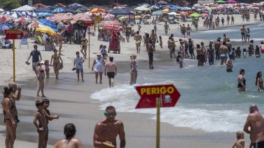 Praia de Maresias, em São Sebastião (SP), no dia do segundo turno das eleições para prefeito - Bruno Santos/Folhapress