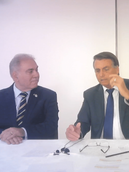 02.set.2021 - O ministro da Saúde, Marcelo Queiroga, e o presidente Jair Bolsonaro, durante live - Reprodução/Facebook