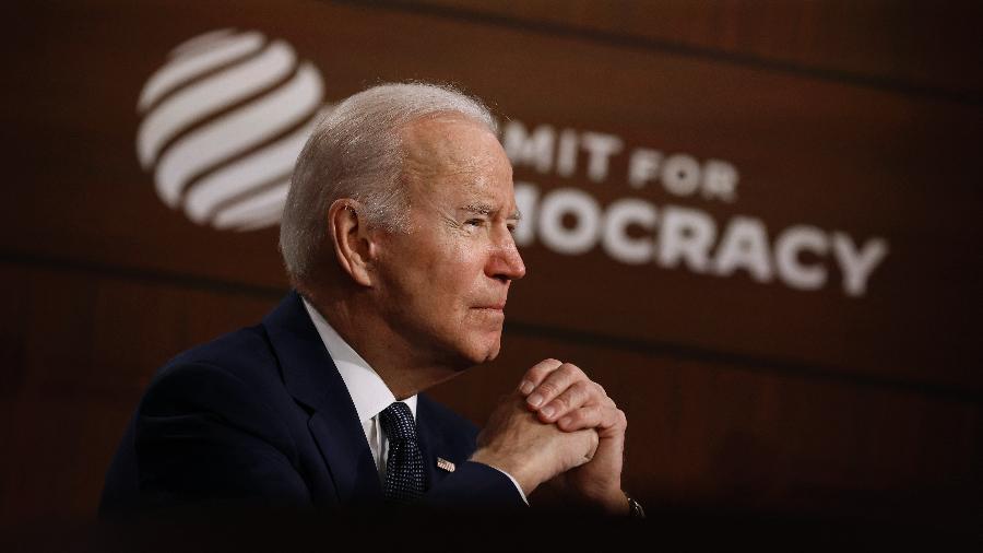 9.dez.2021 - Joe Biden faz o discurso de abertura para a cúpula virtual pela democracia, em Washington, nos EUA - Chip Somodevilla/Getty Images via AFP