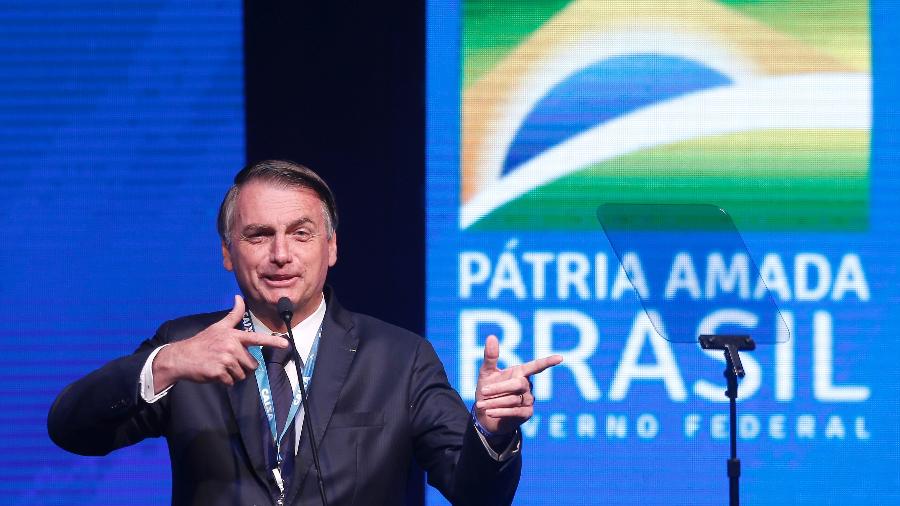 Presidente da República, Jair Bolsonaro, faz gesto como se estivesse com armas nas mãos - DIDA SAMPAIO/ESTADÃO CONTEÚDO/AE