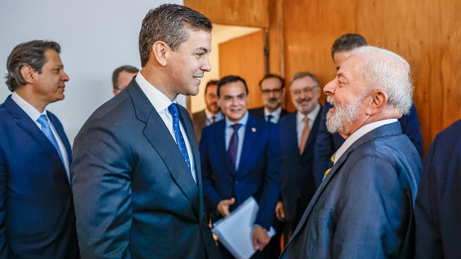O presidente do Paraguai, Santiago Peña, e Lula no Itamaraty: sem consenso