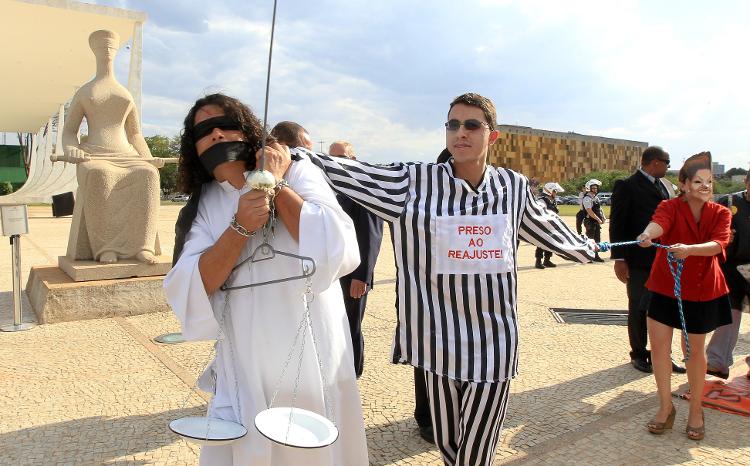 2012: em greve, servidores do Judiciário protestam em frente ao STF