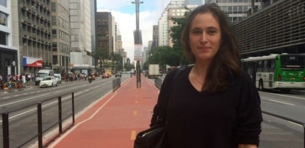 A pesquisadora americana Leah Zamore na avenida Paulista, em São Paulo - João Fellet/BBC Brasil