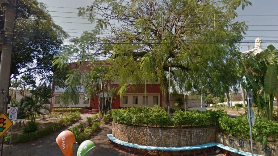 A casa de repouso, no bairro Vila Maceno, abriga cerca de 50 idosos - Reprodução/Google Street View