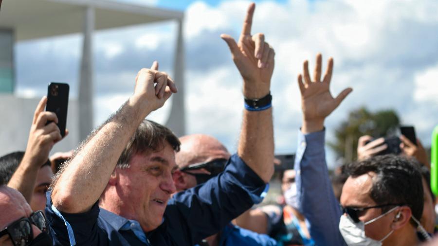 24.mai.2020 - Presidente Jair Bolsonaro (sem partido) participa de manifestação pró-governo em Brasília - Mateus Bonomi/Agif/Estadão Conteúdo