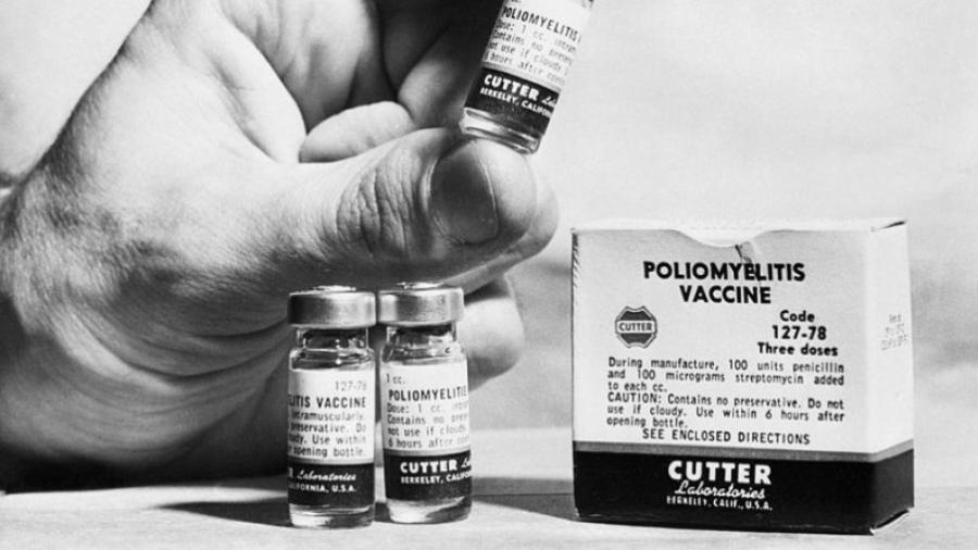 Alguns lotes de vacina contra pólio fabricados pelos laboratórios Cutter eram defeituosos - Getty Images